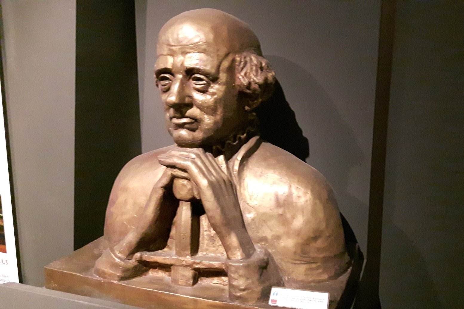 Paracelsus bronze bust in Rome (2).jpg